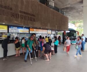 Às vésperas do Ano Novo, movimento aumenta na rodoviária de Cachoeiro