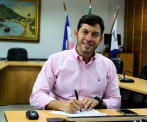 Arnaldinho afirma que está pronto para assumir o papel que seu grupo político orientar, mas lembra que também é jovem e pode esperar sua hora