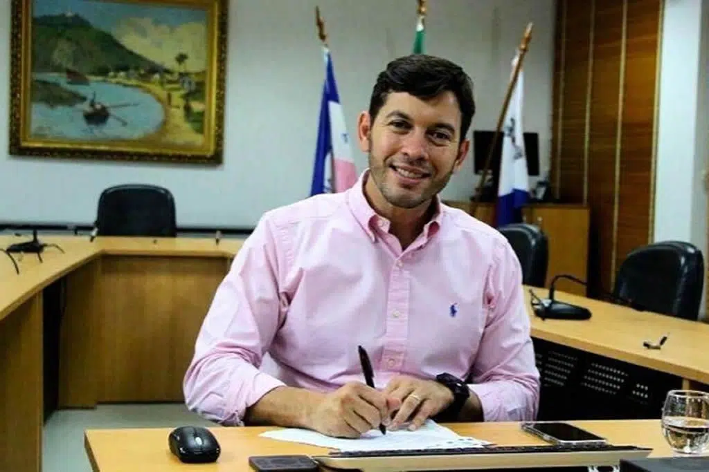 Arnaldinho afirma que está pronto para assumir o papel que seu grupo político orientar, mas lembra que também é jovem e pode esperar sua hora