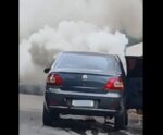 VÍDEO| Carro pega fogo em via pública de Cachoeiro