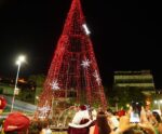 Decoração de Natal é inaugurada em praças de Cachoeiro