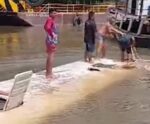 Criança morre após ônibus cair de balsa durante travessia no Pará