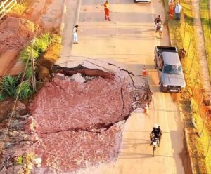Cratera em rodovia de Iúna