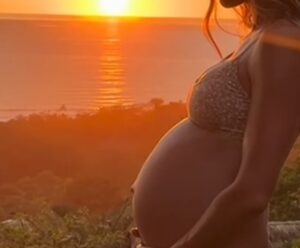 Gisele Bündchen exibe barriga de grávida em vídeo