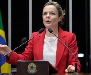 Gleisi critica governadores e cobra crédito por pagar dívidas