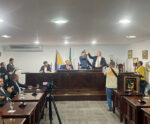 Toninho Bitencourt toma posse como prefeito de Marataízes