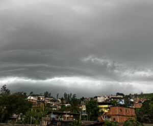 Chuva forte pode castigar cidades do ES, alerta o Inmet Previsão do tempo - chuva - tempestade - temporal