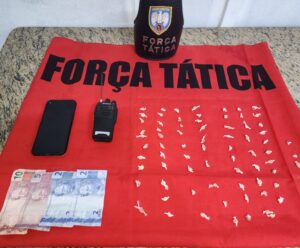 Força Tática prende suspeito de comercializar drogas em Muqui Tráfico de drogas em Muqui