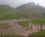 Assustador! Forte chuva muda a paisagem em Divino de São Lourenço