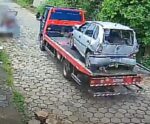 Carro despenca de barranco em cidade no Sul do Espírito Santo