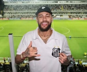 Neymar fica no Santos até o fim de 2025 voo do neymar - aviao chega no santos