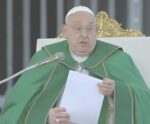 URGENTE! Papa Francisco passa mal durante cerimônia no Vaticano; veja