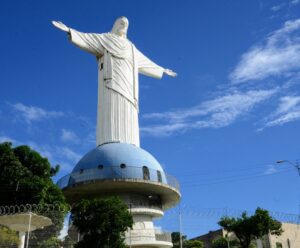 Um gigante no ES: conheça o Cristo Redentor de Colatina Cristo Redentor de Colatina