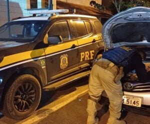 Carro roubado é recuperado após perseguição em Rio Novo do Sul Rio Novo do Sul