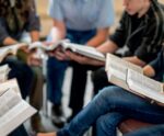 Encontros bíblicos e religiosos poderão ser realizados em escolas do ES