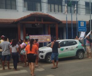 Comunidade protesta contra fechamento de escola em Muniz Freire
