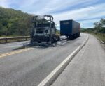 Motorista fica ferido após caminhão pegar fogo em rodovia no Sul do ES