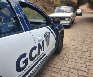 GCM de Cachoeiro recupera veículo furtado no Rio de Janeiro Veículo recuperado em Cachoeiro