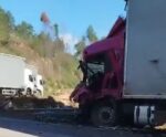 Grave! Caminhões colidem de frente em Muniz Freire; veja vídeo