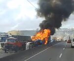 VÍDEO | Carreta pega fogo em grave acidente em Cariacica