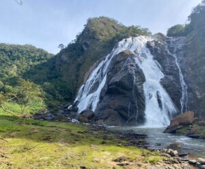 Deslizamento de terra interdita parcialmente área da Cachoeira da Fuma