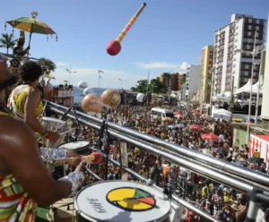 Imagem ilustra carnaval é feriado