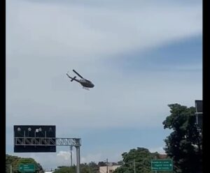 Imagem ilustra helicóptero no complexo de israel
