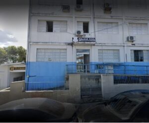 Dois homens são baleados na porta de escola em cidade do ES delegacia de aracruz