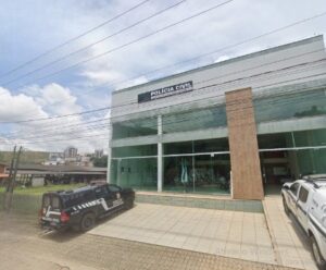 Policial atira em pitbull após ataque em Venda Nova do Imigrante delegacia de venda nova do imigrante