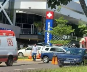 Idosa é atropelada e arrastada por quase 2 metros em avenida Imagem ilustra idosa atropelada