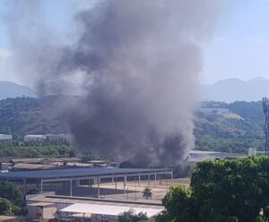 VÍDEO | Incêndio de grandes proporções atinge empresa em Cachoeiro