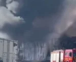 Incêndio de grandes proporções atinge fábrica de alimentos