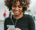 Dor no pescoço causada por uso de smartphone: veja como resolver