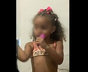foto ilustra menina policia