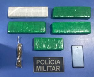 Polícia Militar prende duas pessoas e apreende drogas em São Mateus apreensão são mateus