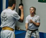 Federação de Krav Maga traz programação para mulheres em Março