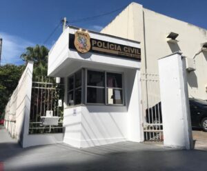 Homem é preso suspeito de roubo a mão armada na Serra Mulher é presa na Serra