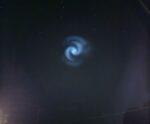 Misteriosa espiral brilhante surge no céu da Europa e intriga moradores