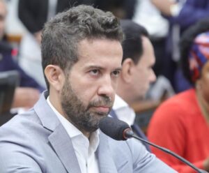 Janones confessa ‘rachadinha’ e promete devolver R$ 131 mil