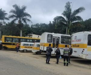 Ônibus do transporte escolar de Ibatiba são apreendidos; entenda