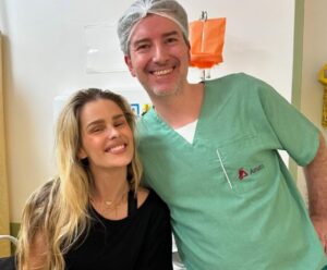 A sereia e o lipedema – saiba mais sobre doença de Yasmin Brunet A foto mostra Yasmin Brunet em tratamento de lipedema
