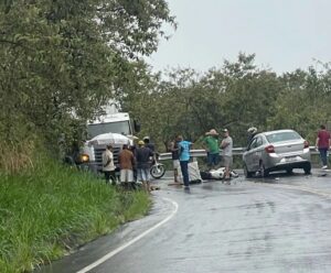 Colisão entre moto e carro deixa uma pessoa morta em Alfredo Chaves acidente em alfredo chaves