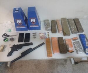 PM apreende drogas e cumpre mandados de prisão em Guarapari apreensão em Guarapari 11