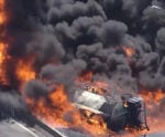Caminhão com combustível pega fogo e interdita rodovia