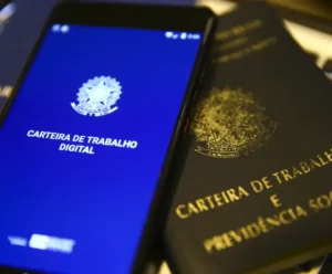 Carteira de Trabalho: veja como baixar versão digital para empréstimo Imagem ilustra carteira de trabalho