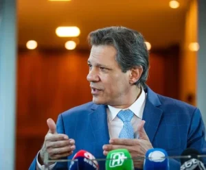 Haddad acompanha Lula em agendas em Minas Gerais nesta terça-feira