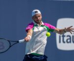 Dimitrov avança e enfrenta Khachanov após eliminação de Kyrgios