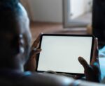 Uso excessivo de telas gera fadiga digital: confira