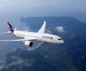 Último dia! Latam Pass anuncia super desconto para quem deseja viajar Imagem ilustra Latam Pass