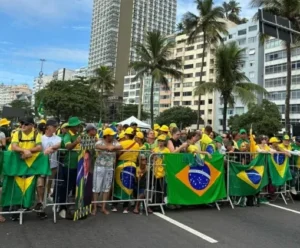 Bolsonaro comanda ato em Copacabana por anistia ao 8 de Janeiro